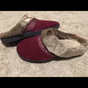 Women’s slippers adorable size 8.5